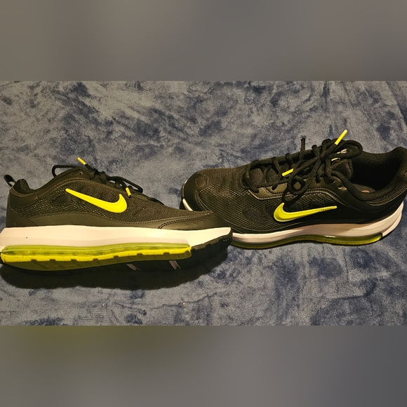 Nike Black and Neon Green Athletic Shoes - Picture 1 of 7
